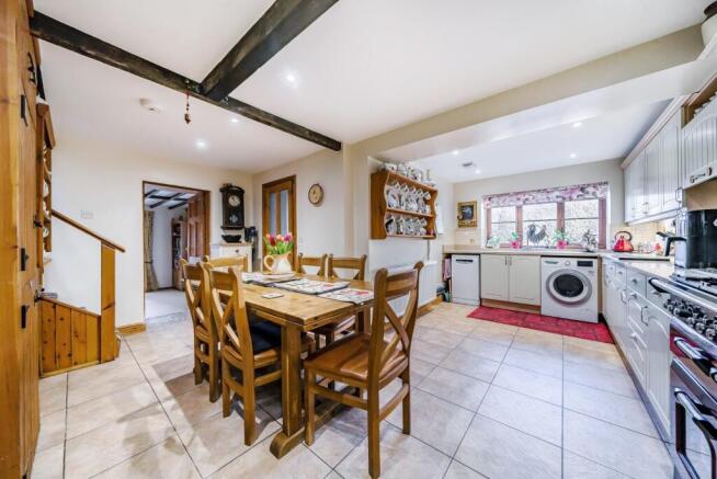 Kitchen dining area.jpg