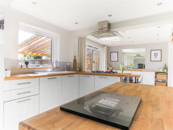 Kitchen 3.JPG