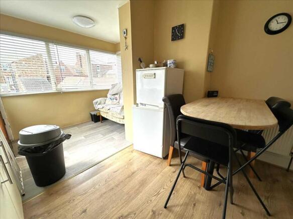 4 bed Flat for sale Image 5