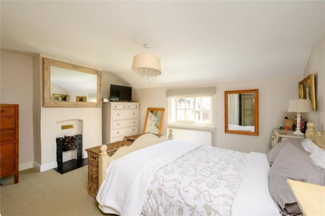 5 bed Detached for sale Image 12