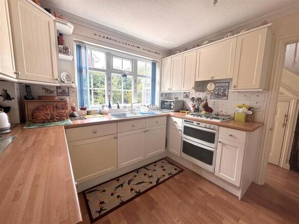 kitchen...jpg