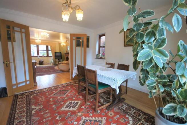 4 bed Detached for sale Image 9