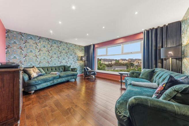 5 bed Detached to rent Image 9
