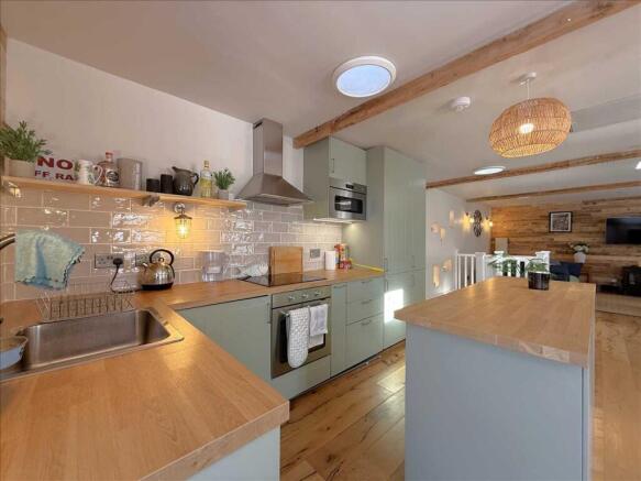 3 bed House for sale Image 11