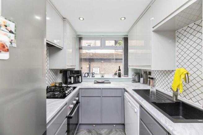 3 bed Semi-Detached for sale Image 5