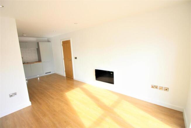 2 bed Flat to rent Image 5