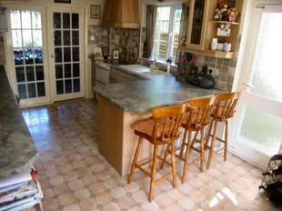 FITTED KITCHEN/BREAKFAST ROOM 18'5 x 10'5 max