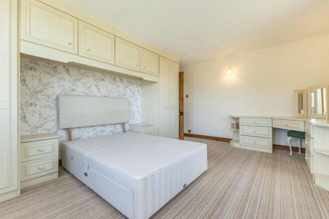 3 bed Semi-Detached for sale Image 11