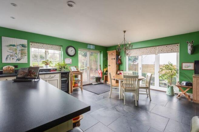 4 bed Detached for sale Image 5