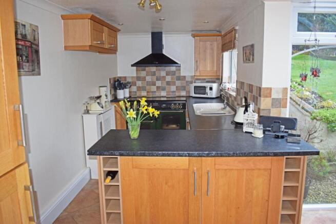 32 Pine Grove, kitchen.jpg