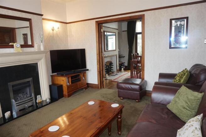 LOUNGE: