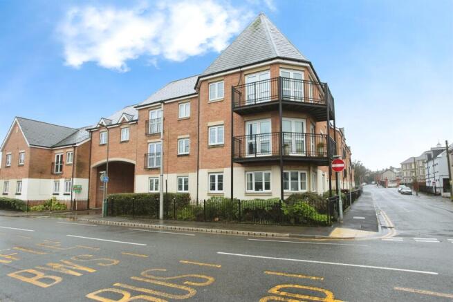 2-bed flat on Castle Mews, CAERPHILLY, £150,000