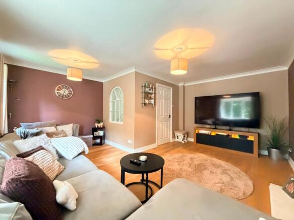 3 bed Semi-Detached for sale Image 6