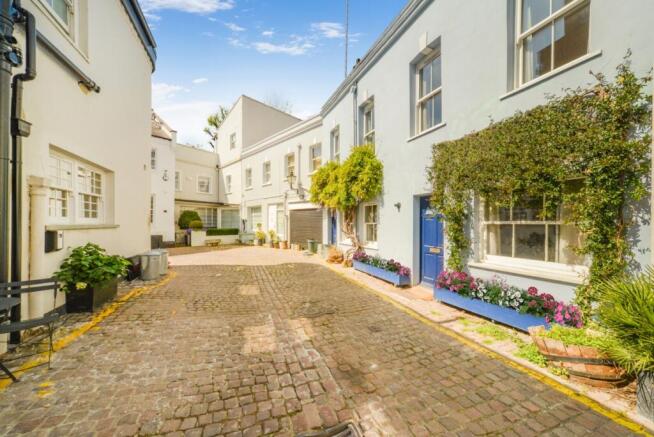 Osten Mews