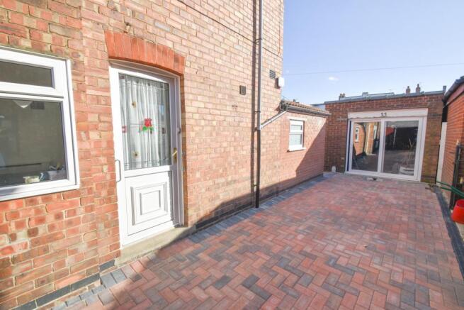 driveway at side