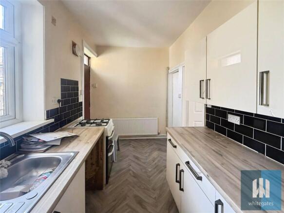 2 bed Terraced to rent Image 4