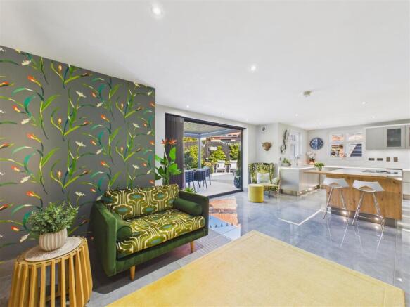 4 bed Detached for sale Image 12