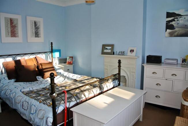 Bed 1.jpg