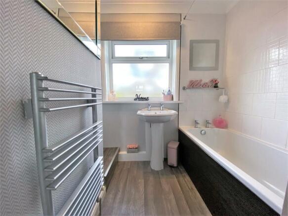 Family Bathroom 013