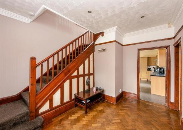 22a Richmond Road-hall1.jpg