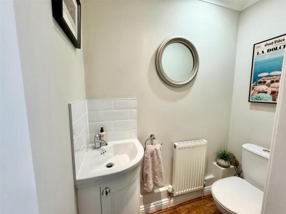 4 bed Detached for sale Image 11