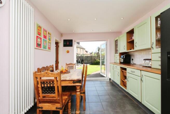 5 bed Detached for sale Image 11