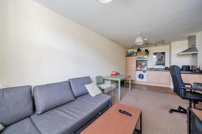 2 bed Flat for sale Image 11