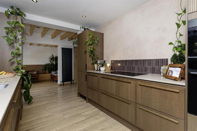 4 bed Detached for sale Image 8