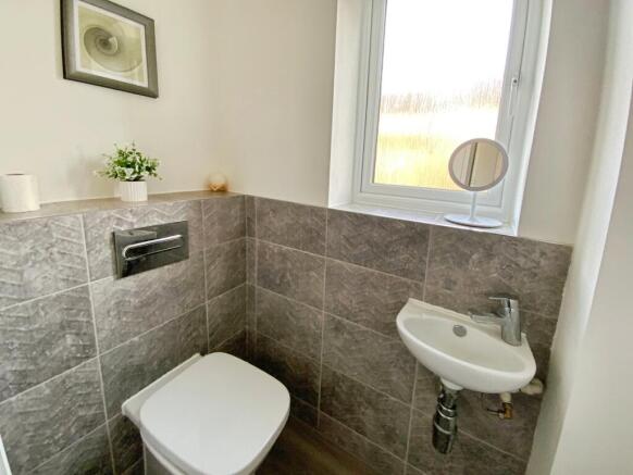 4 bed Detached for sale Image 7