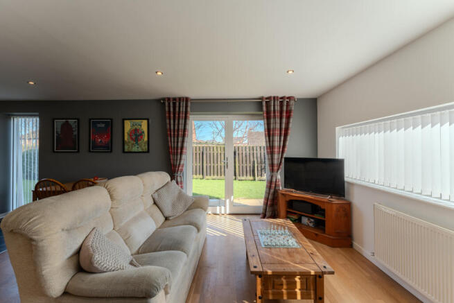 2 bed Flat for sale Image 6