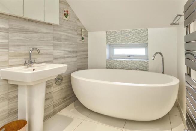 Bathroom 1.jpg