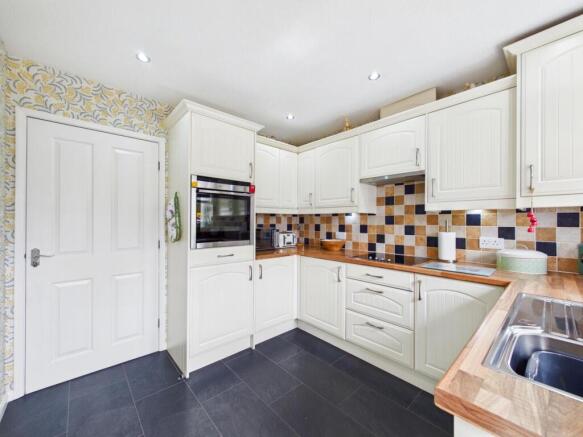 2 bed Terraced Bungalow for sale Image 11