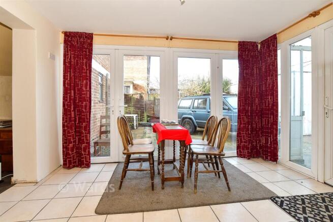Kitchen/ Breakfast Area