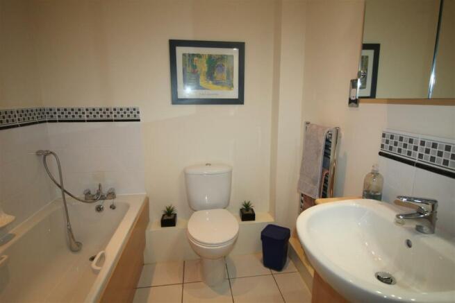 Bathroom 1.JPG