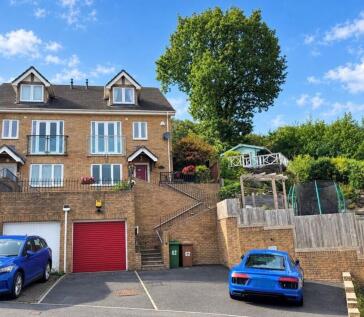 Woodside Walk, Cross Keys, NP11