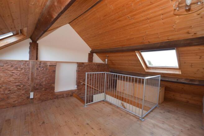 2 Peter Street - Bed 2.jpg