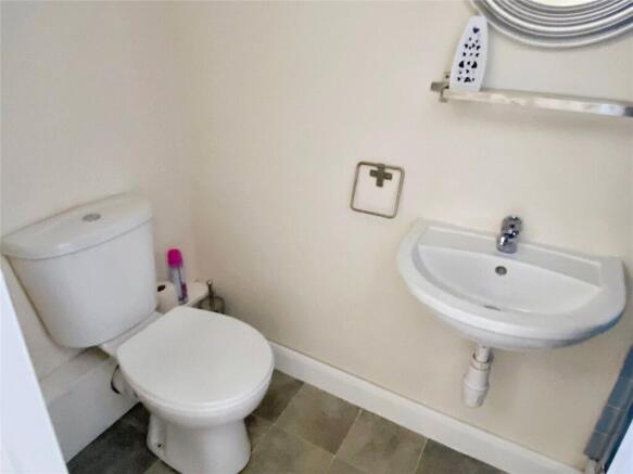 1 bed Apartment to rent Image 6