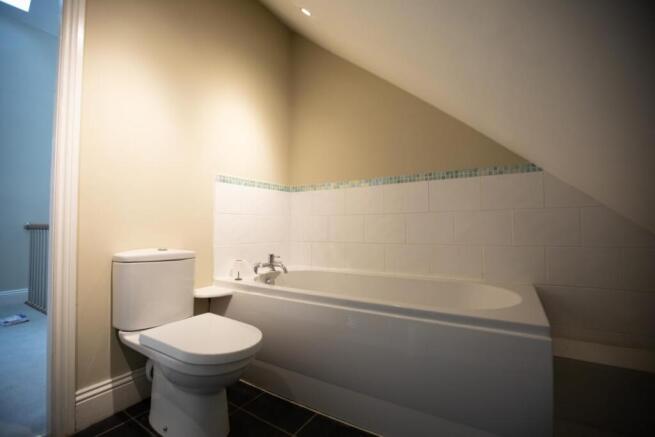 6 bed Semi-Detached for sale Image 11