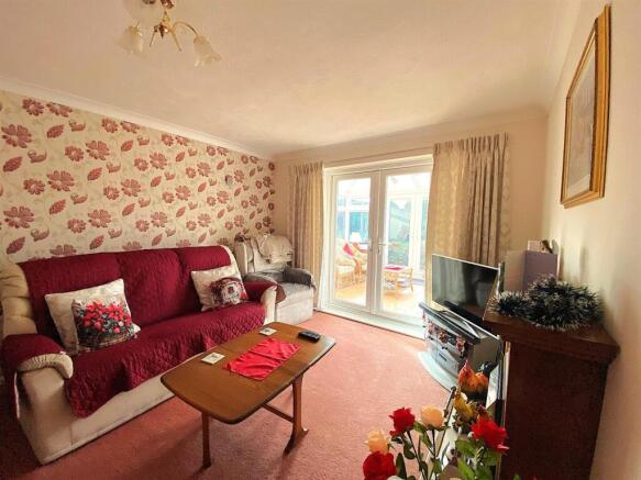 5 The Briary - Lounge1.jpg