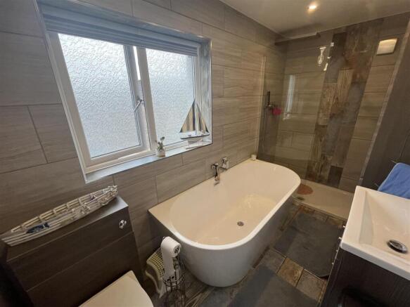 4 bed Semi-Detached for sale Image 4