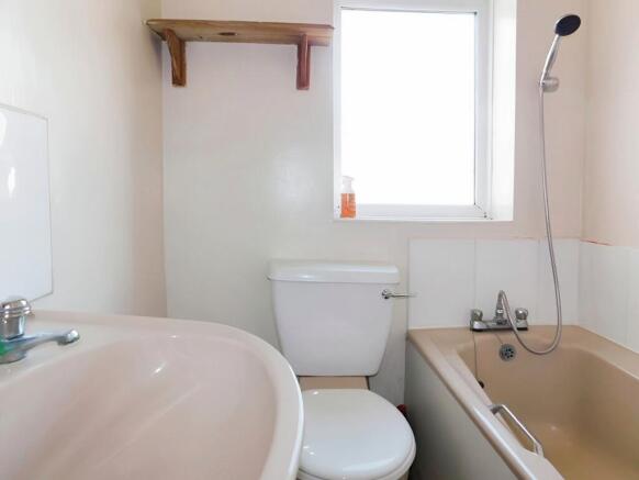 1f12a3a5-BATHROOM