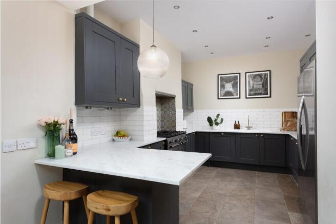 4 bed Town House for sale Image 6