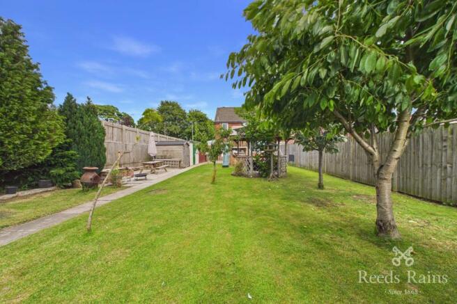 3 bed Semi-Detached for sale Image 6