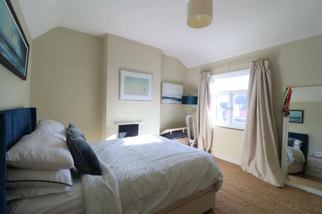 Bedroom 1 2.jpg