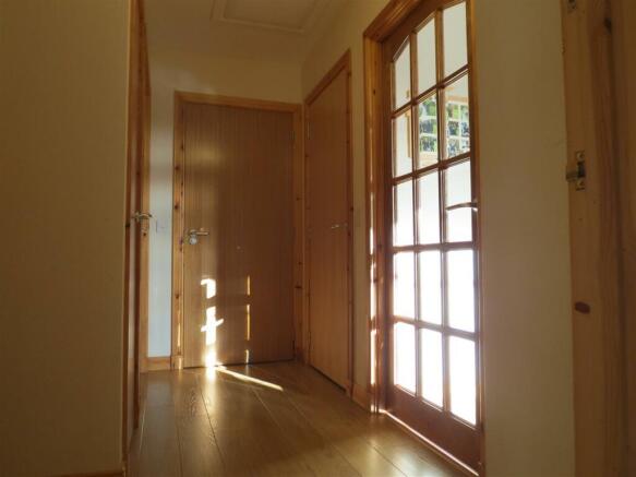 Entrance vestibule & hallway