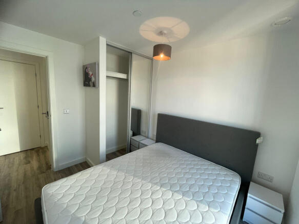 2 bed Apartment to rent Image 4