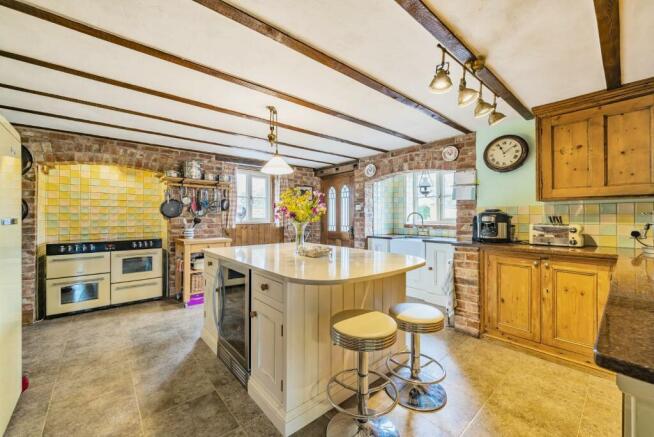 KITCHEN BREAKFAST ROOM.jpg