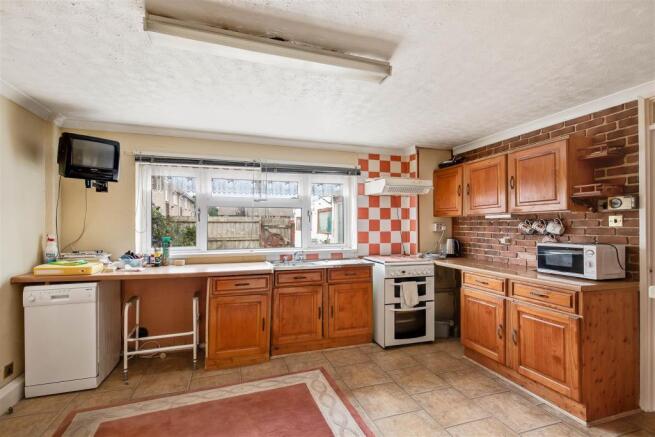 Kitchen (2).jpg