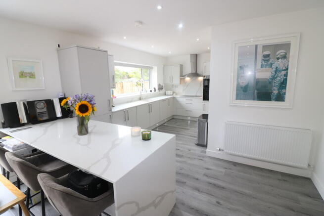 5 bed Detached to rent Image 6