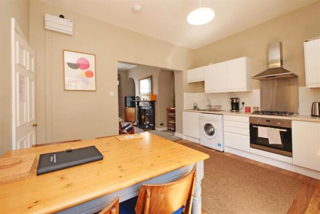 2 bed Apartment for sale Image 4